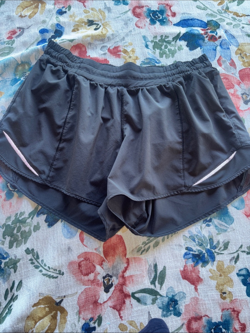 Lululemon Hotty Hot Short II *Long 4"
Black